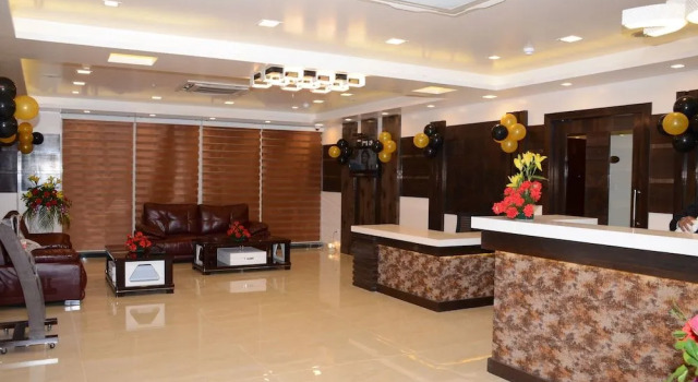The AVR Hotels & Banquets, Забронировать Отель Отели штата Карнатаки с парковкой, Парковка