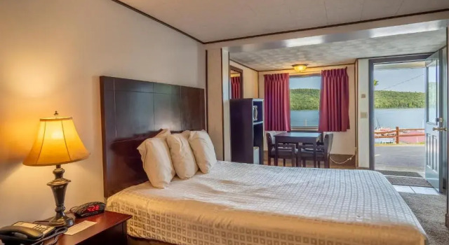 Двухместный номер Standard с видом на море Lake N Pines Motel