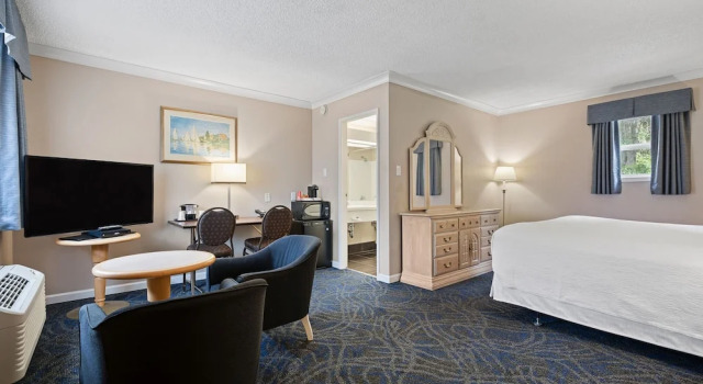 Люкс Deluxe Glenwood Inn & Suites