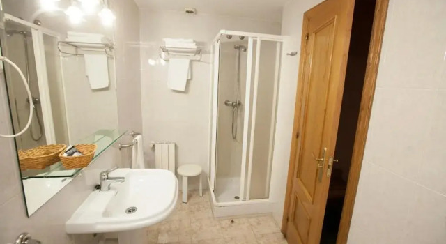 Трёхместный номер Standard с балконом Hotel PAYRO