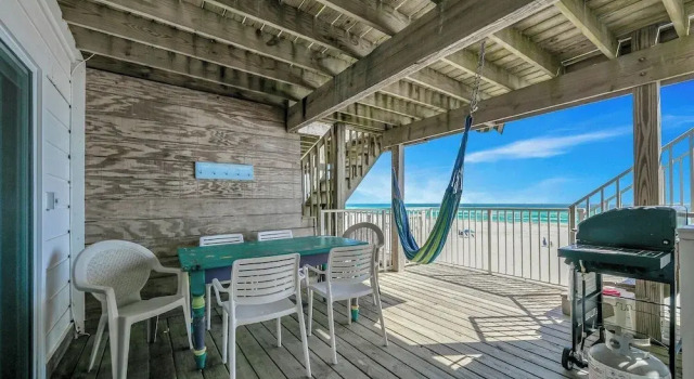 Апартаменты Weekender by Avantstay Gorgeous Beach Front Home w/ Ocean View