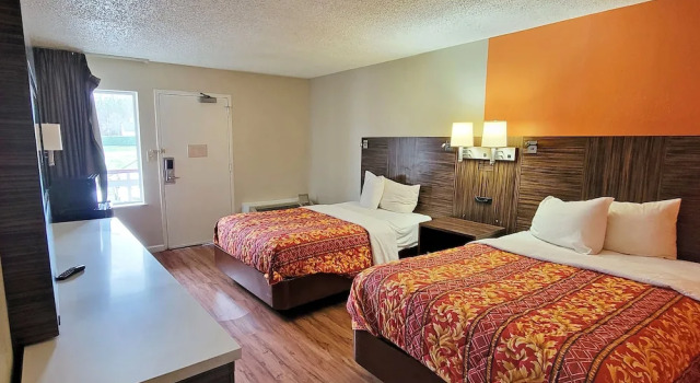 Четырёхместный люкс Standard Studios & Suites 4 Less Charlotte