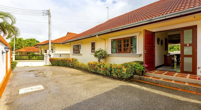 3 Bedroom Pool Villa in Great Location CV3, Забронировать Вилла Отели Хуахин с бассейном, рядом с Рынок Цикада, Бассейн