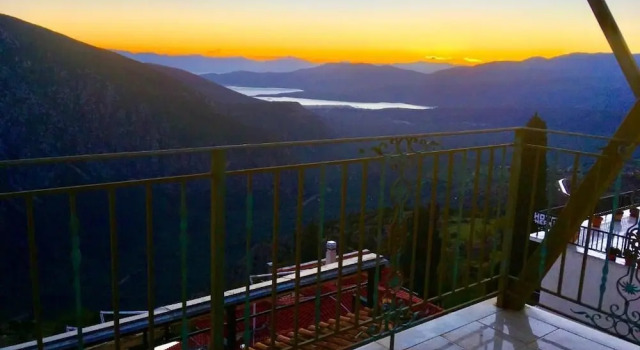 Трёхместный номер Standard с балконом и с видом на море delphi aiolos center hotel panoramic view&yoga harmony hotel&rooms