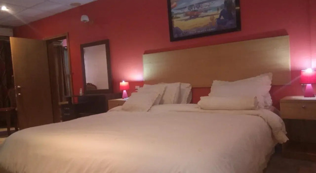 Aegeyi Grand Express, Boek Hotel Enugu Nigeria