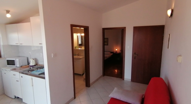 Apartment Damir - on the sea side : A3 Tribunj, Riviera Sibenik