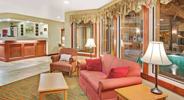Baymont Inn and Suites Indianapolis, Book Hotel Hoteller i Warren Township med parkering, Parkering