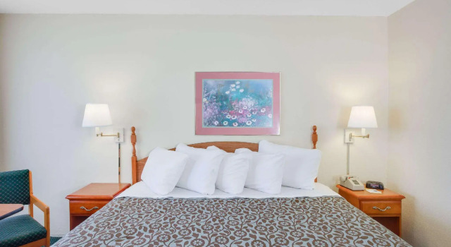 Двухместный номер Standard Days Inn by Wyndham Newport