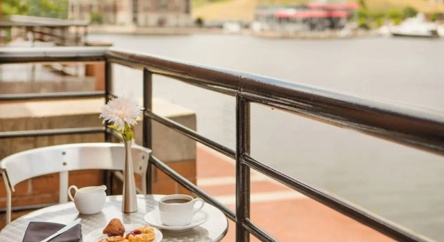Четырёхместный номер Deluxe с балконом Pier 5 Hotel Baltimore