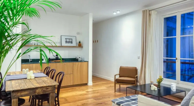 Spacious Apartment Near Madeleine, Забронировать Апартаменты/квартира Париж Иль-де-Франс, рядом с Вокзал Сен-Лазар