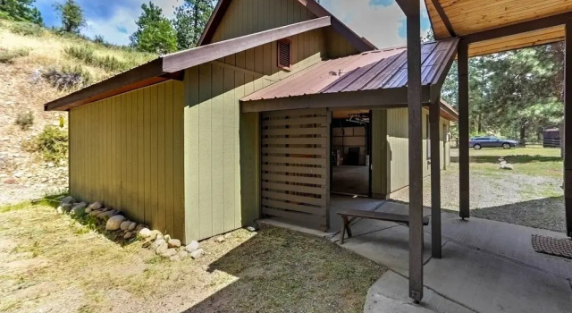 Romantic Riverfront Cottage - 1 Mile to Winthrop!, Buchen Sie Ferienhaus Winthrop Washington (state)