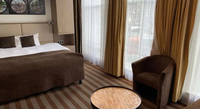 Romantic Guesthouse Prinsengracht, Забронировать Отель «постель и завтрак» Амстердам Норд, рядом с Городской музей