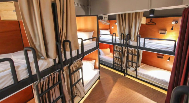 Кровать в общем номере ThongLor Travellers Hostel and Cafe