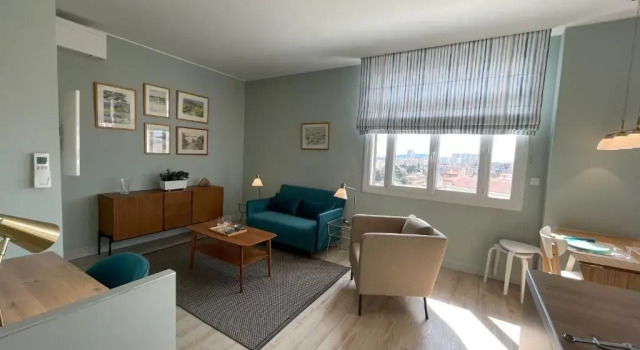 Апартаменты Vue sur rade appartement élégant vaste climatisé étage élevé ascenseur proche parking et toutes commodités au cœur du Toulon historique