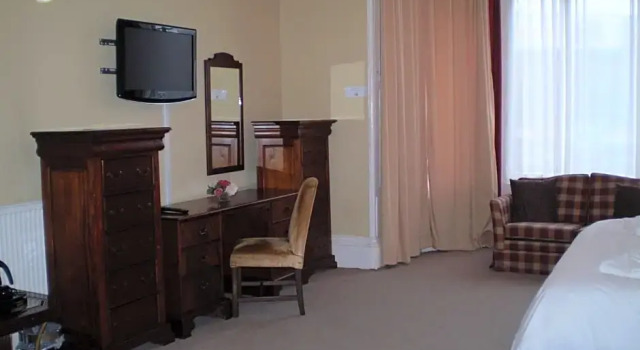 Номер Luxury The Guards Hotel