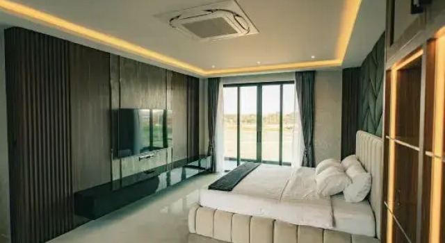 Astro Luxury: 4-6 beds Ultra Luxury Pool Villa with Daily Cleaning, Забронировать Вилла Нонг-Пру Паттайя