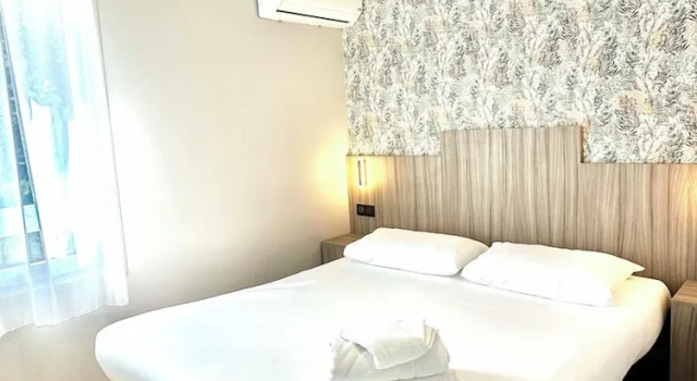 Номер Comfort Brit Hotel Essentiel Reims Taissy
