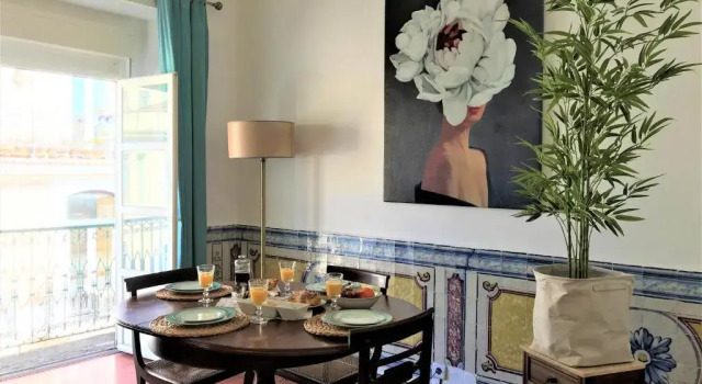 Апартаменты Charming Chiado 2Bedr W/Balcony And View