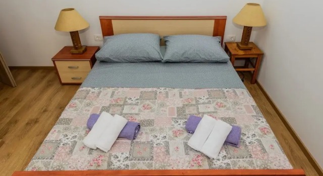 Spacious Apartment w Patio 40m From the Beach, Buchen Sie Ferienwohnung Kaštela Gespanschaft Split-Dalmatien