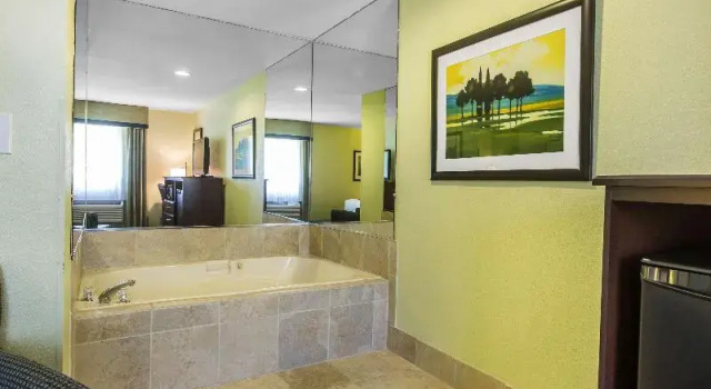 Трёхместный номер Standard Quality Inn Cedartown