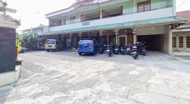 RedDoorz Hotel Tejomoyo Near Bukit Sekipan Tawangmangu, Varaa Hotelli Tawangmangu Central Java, lähellä Grojogan Sewu Waterfall