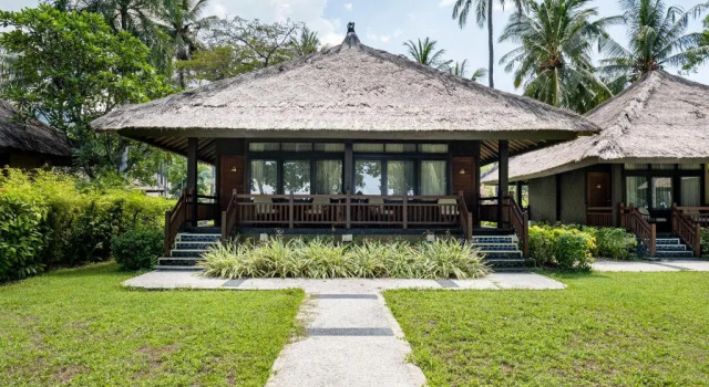Merumatta Senggigi Lombok, Забронировать Отель Бизнес-отели Сенггиги, рядом с Batu Bolong Temple, 4* 5*