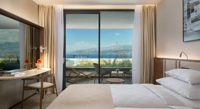 Номер Family Connected Superior с балконом и с видом на море Grand Hotel View