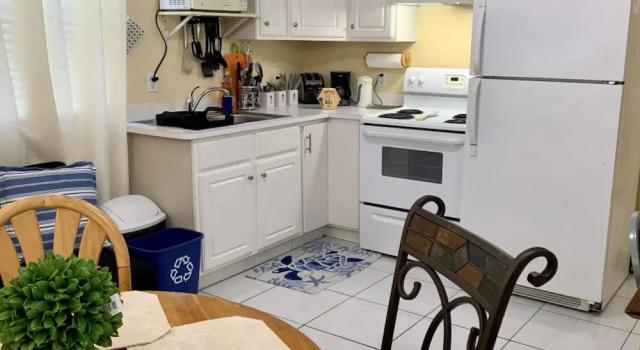 Апартаменты 3 Apartments Steps to Beach Free Breakfast