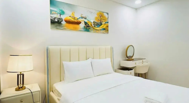 Апартаменты с балконом и с панорамным видом The Aquamarine Landmark Suites - Poolside Access at L4B