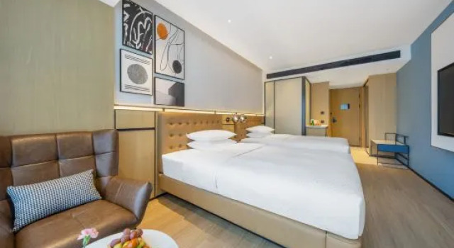 Четырёхместный номер Standard с видом на горы Four Points by Sheraton Chongqing North Railway Station
