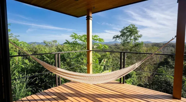 Коттедж w Stylish 1BR w Stunning Balcony Views