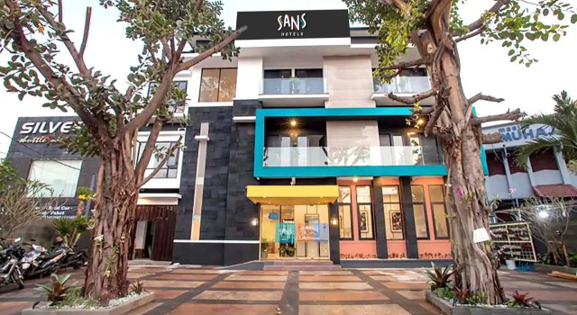 Sans Hotel Fif Fa Premiere Malang, Rezerwuj Hotel Hotele 3-gwiazdkowe w Malang, w pobliżu Universitas Brawijaya Malang, 3*