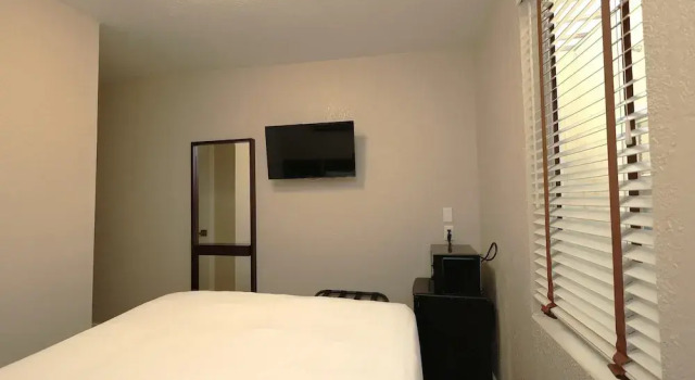 Двухместный номер Interior Courtyard View Casa Loma Hotel