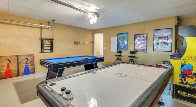 Коттедж Family Oasis w/ Game Room & Pool in Davenport!