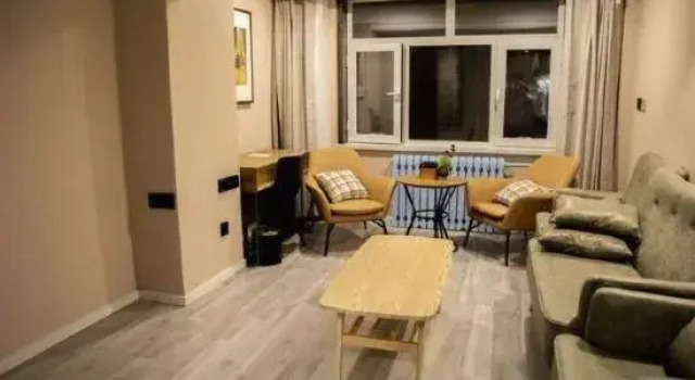 Homeinn Plus Hotel (Chifeng Gangtie Street South Railway Station), Rezerwuj Hotel Hotele w Chifeng z parkingiem, Parking
