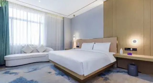 Люкс Deluxe Lavande Hotel (Kunming Majinpu Branch)