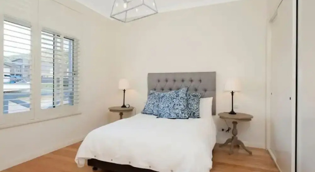 Hampton on Apollo - Ocean Mountain View Creekside Retreat Pet Friendly Free EV Charger Fireplace Wood Supplied During Winter, Забронировать Отель Отели Аполло-Бей с парковкой, рядом с Гольф-клуб в Аполло-Бэй, Парковка