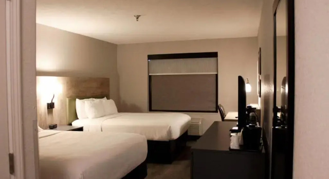 Четырёхместный номер Standard Country Inn & Suites by Radisson, Marion, IL