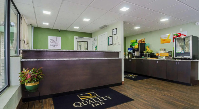 Quality Inn Raeford, Buchen Sie Hotel Raeford North Carolina
