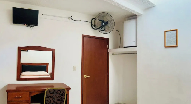 Четырёхместный номер Economy Hotel en Guadalajara Posada Mi Rey