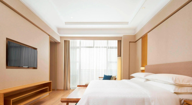 Двухместный номер Standard с балконом и с видом на горы Four Points By Sheraton Chengdu, Pujiang Resort