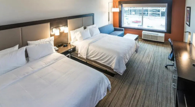 Двухместный люкс Holiday Inn Express & Suites Allen Park by IHG