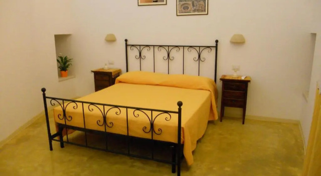 La Garolla, Book Bed and Breakfast Hoteller i Sannicola med parkering, Parkering