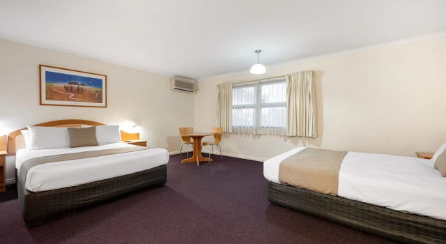 Шестиместный номер Deluxe Pegasus Motor Inn and Serviced Apartments