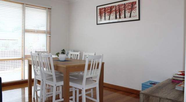 Newly Renovated Villa - Waters Edge, Prenota Villa Howrah Tasmania