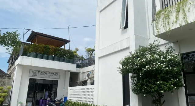 Urbanview Hotel Medio Inn Palu by RedDoorz, Rezervovat Hotel Hotely v Sulawesi s parkováním, Parkování