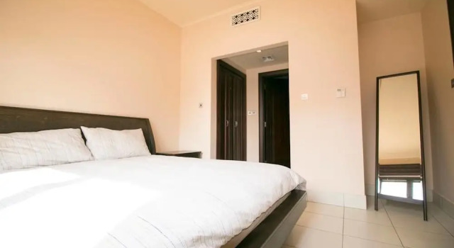 Higuests Vacation homes - Zaafaran 2, Забронировать Отель Даунтаун Дубай , рядом с Дубайский аквариум