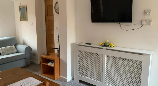 One bedroom self contained annex with own bathroom, sitting room and kitchenette, Забронировать Отель Отели Исторического графства Суссекса с парковкой, Парковка