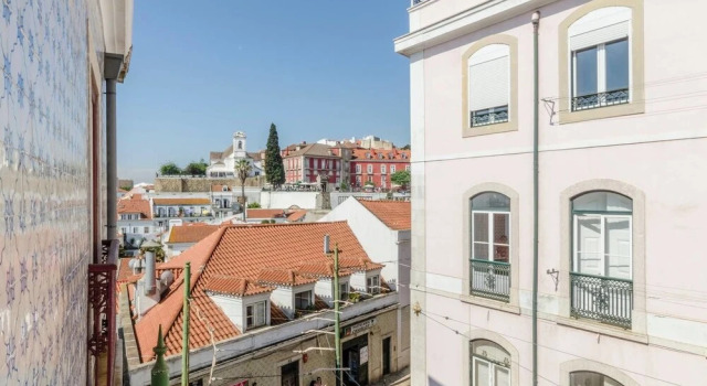 Spacious Apartment in Alfama With a Great View, Забронировать Апартаменты/квартира Санта-Мария-Майор Лиссабон, рядом с Money Museum