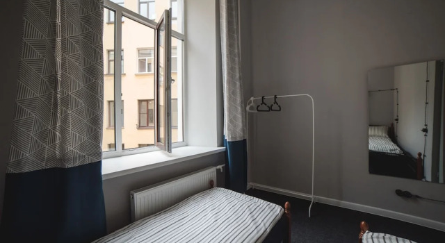 No Rain No Pain Hostel, Забронировать Хостел Отели Санкт-Петербурга с парковкой, рядом с Станция метро «Сенная Площадь», Парковка